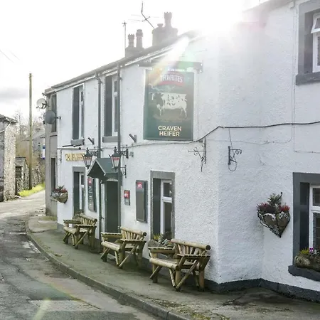 Inn The Craven Heifer At Stainforth 4*